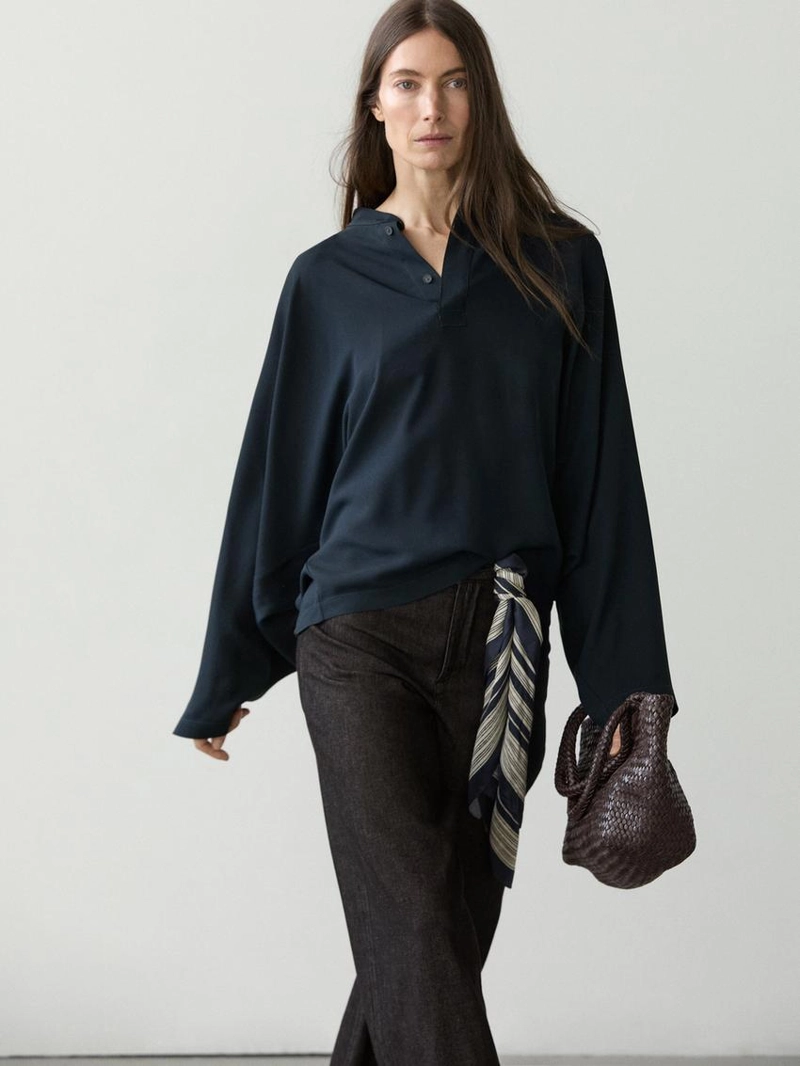 Блуза-пончо с воротником-стойкой