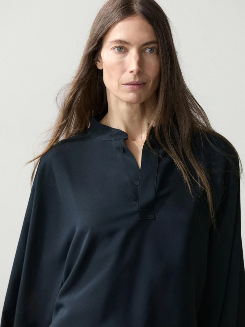 Блуза-пончо с воротником-стойкой