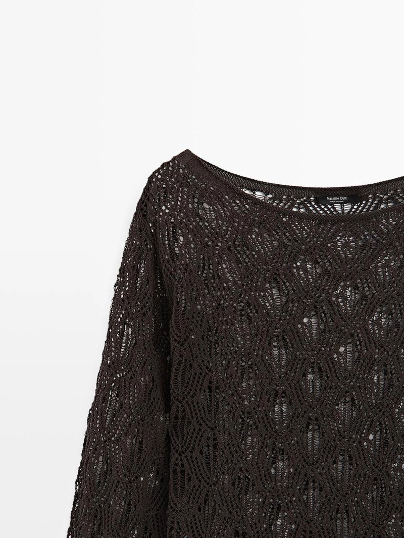 Свитер с лодочным вырезом и ажурными деталями