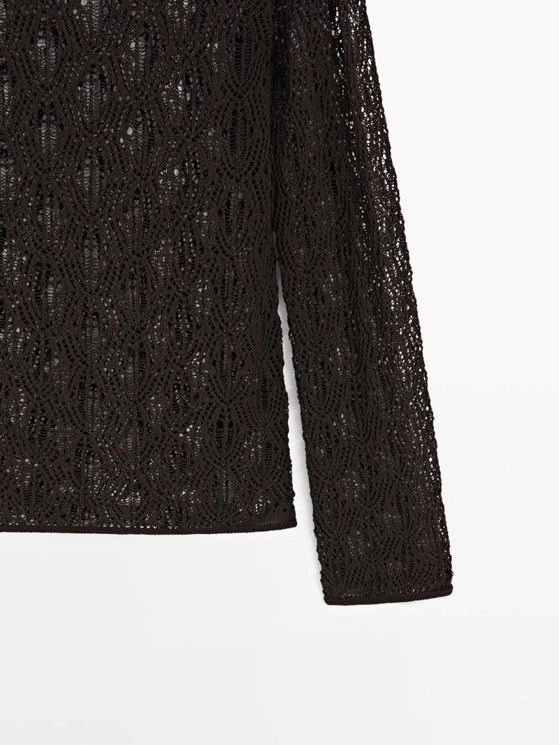 Свитер с лодочным вырезом и ажурными деталями