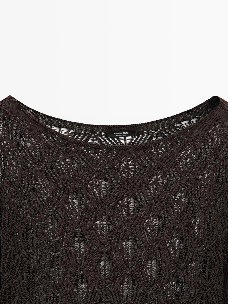 Свитер с лодочным вырезом и ажурными деталями