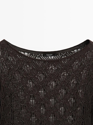 Свитер с лодочным вырезом и ажурными деталями- Заказать в России