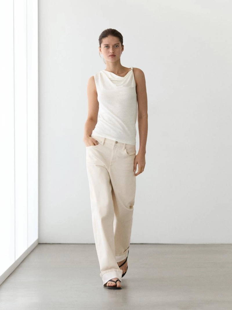 Топ с драпировкой на горловине и деталями страсс