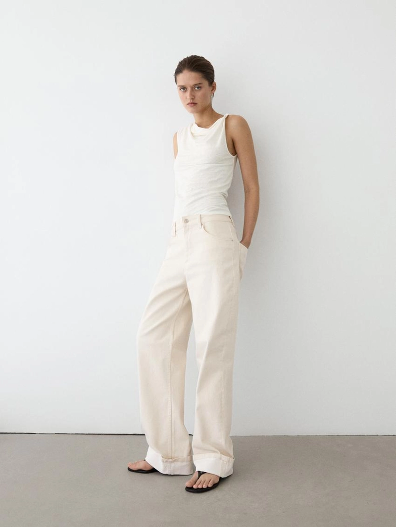 Топ с драпировкой на горловине и деталями страсс