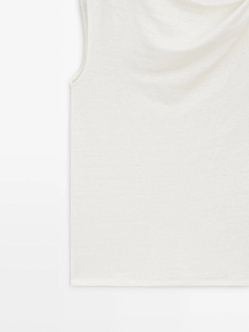 Топ с драпировкой на горловине и деталями страсс