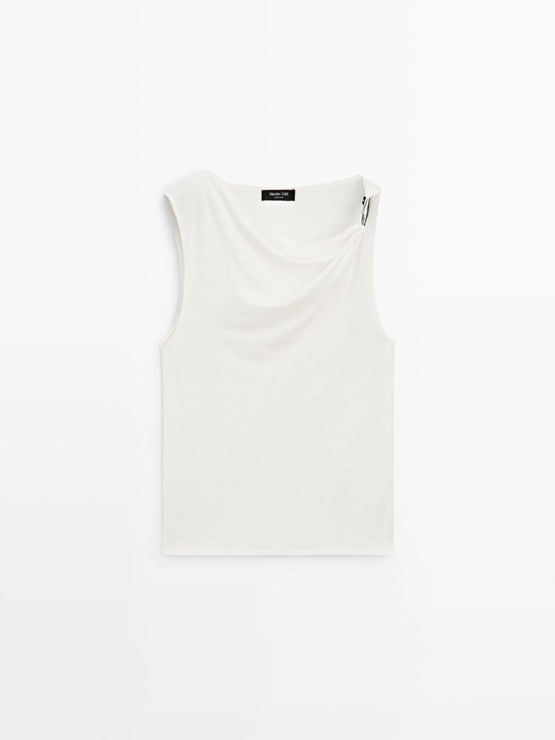 Топ с драпировкой на горловине и деталями страсс