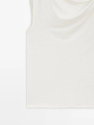 Топ с драпировкой на горловине и деталями страсс- Заказать в России