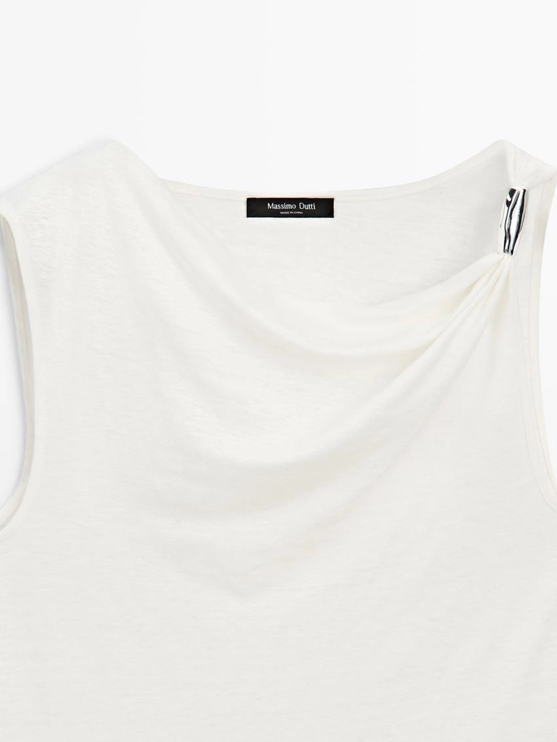 Топ с драпировкой на горловине и деталями страсс