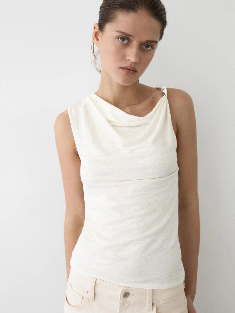 Топ с драпировкой на горловине и деталями страсс