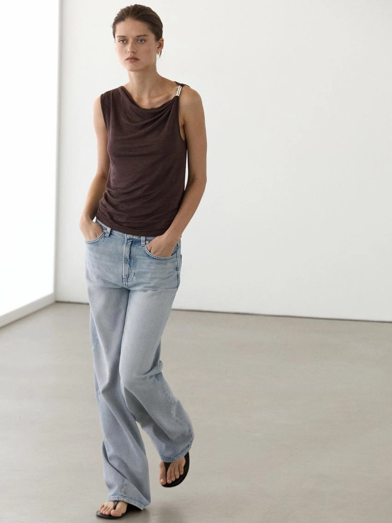 Топ с капюшоном и деталями из страз