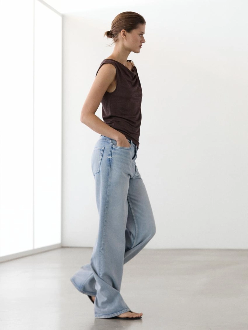 Топ с капюшоном и деталями из страз