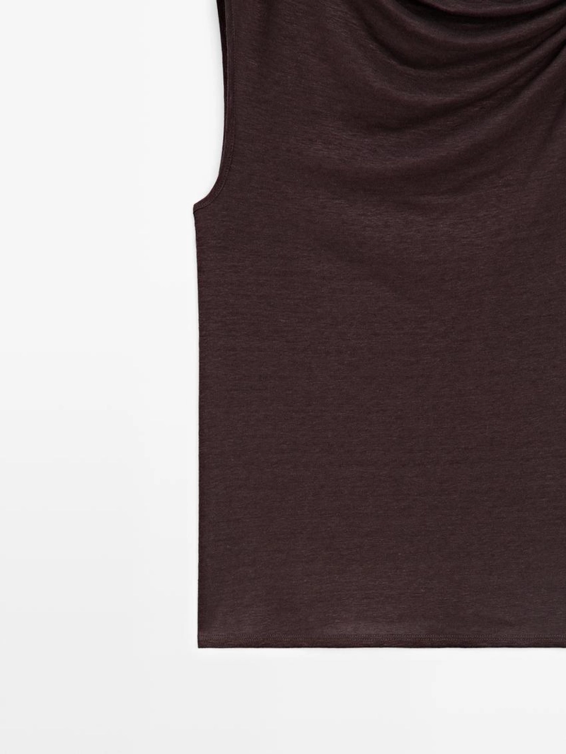 Топ с капюшоном и деталями из страз