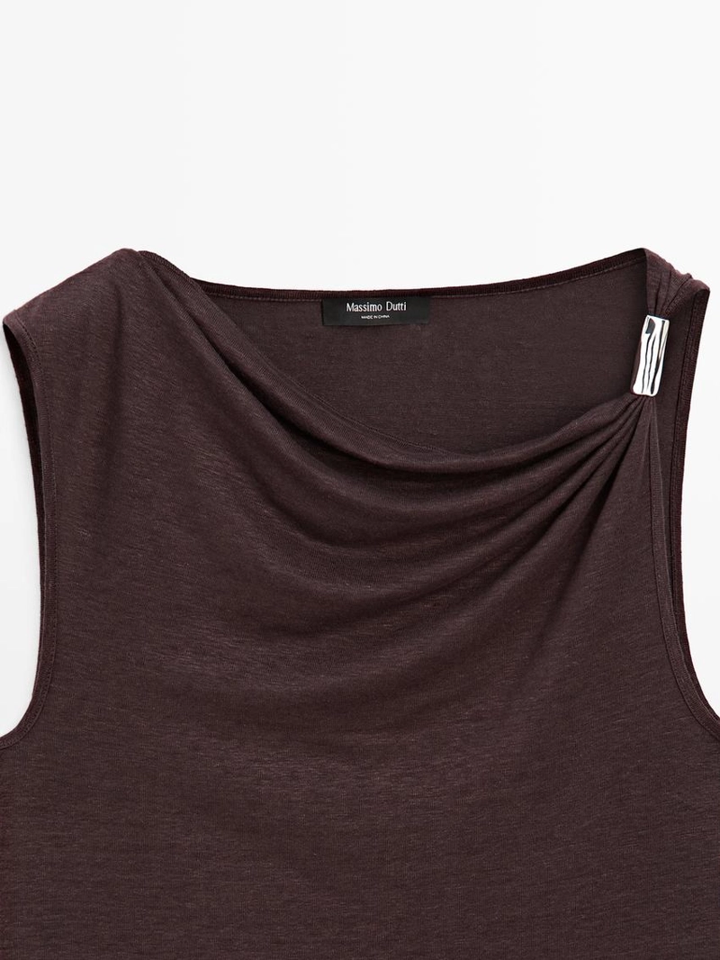 Топ с капюшоном и деталями из страз