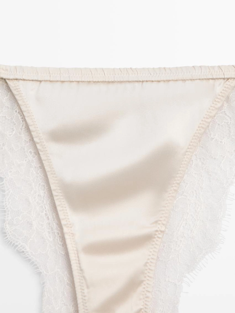Шелковые трусики с кружевными деталями
