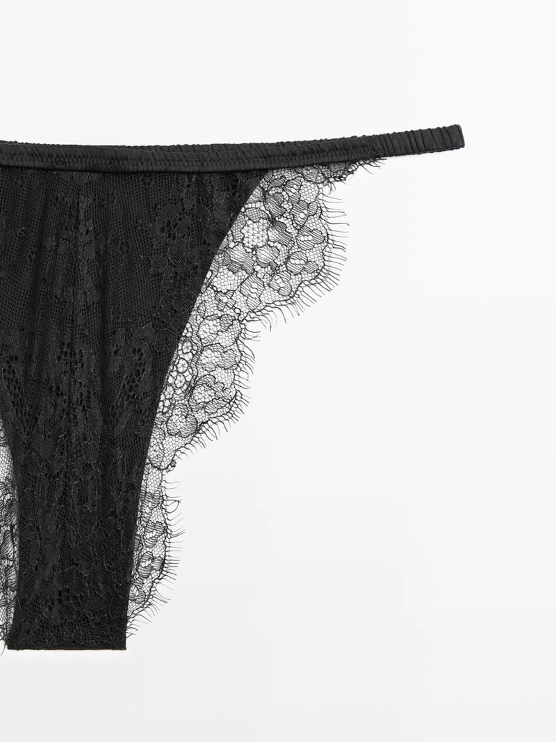 Шелковые трусики с кружевными деталями