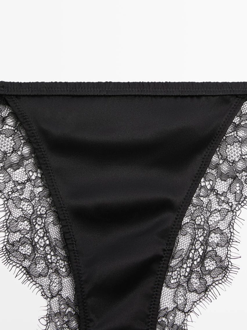 Шелковые трусики с кружевными деталями