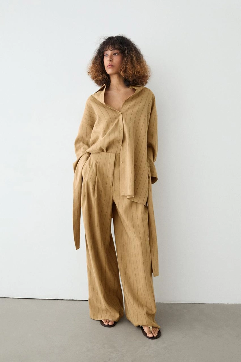 Широкие брюки с вытачками