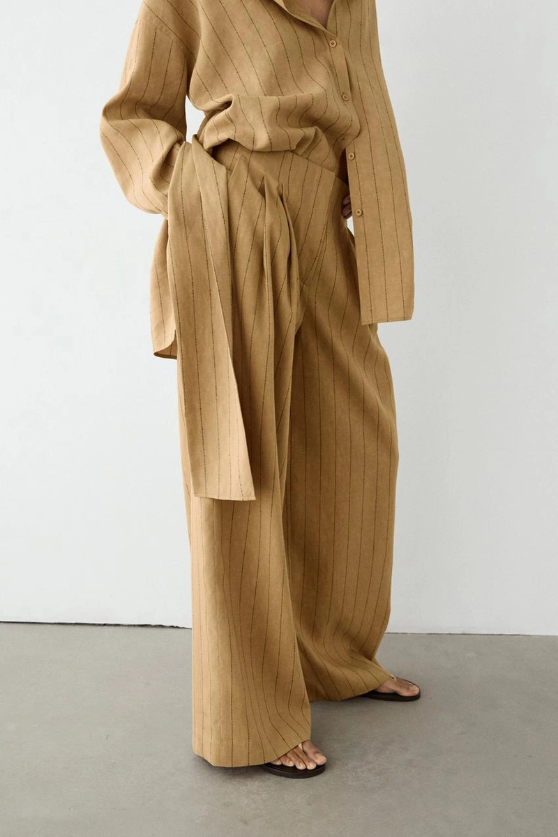 Широкие брюки с вытачками