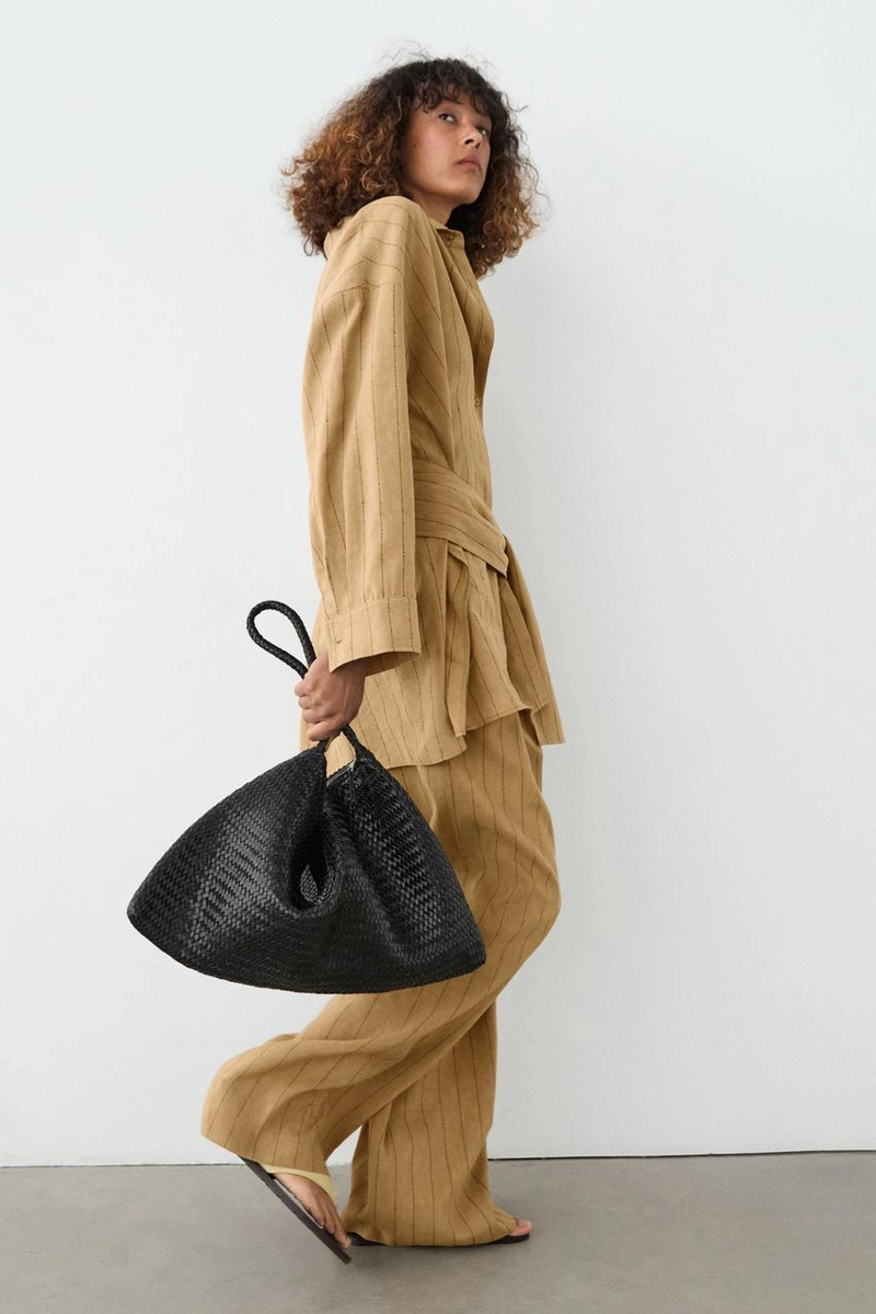 Широкие брюки с вытачками