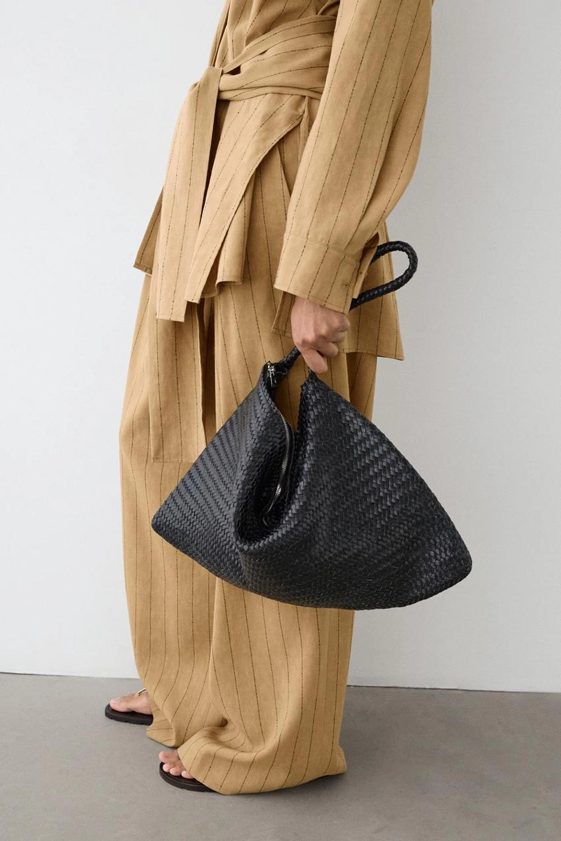 Широкие брюки с вытачками