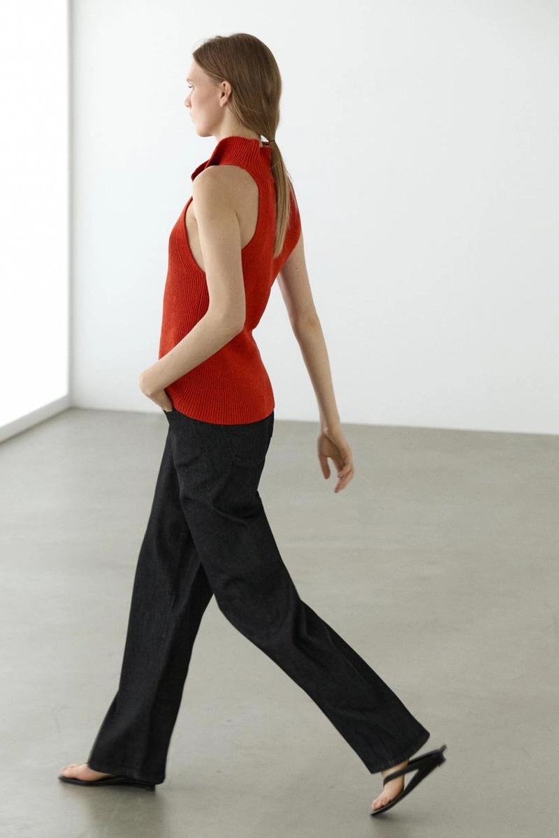 Топ из хлопка с воротником лодочкой