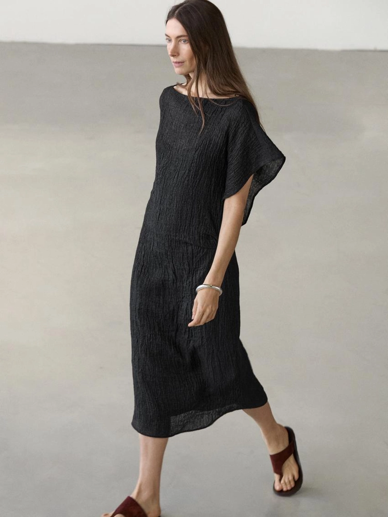 Платье из льна с асимметричным рукавом