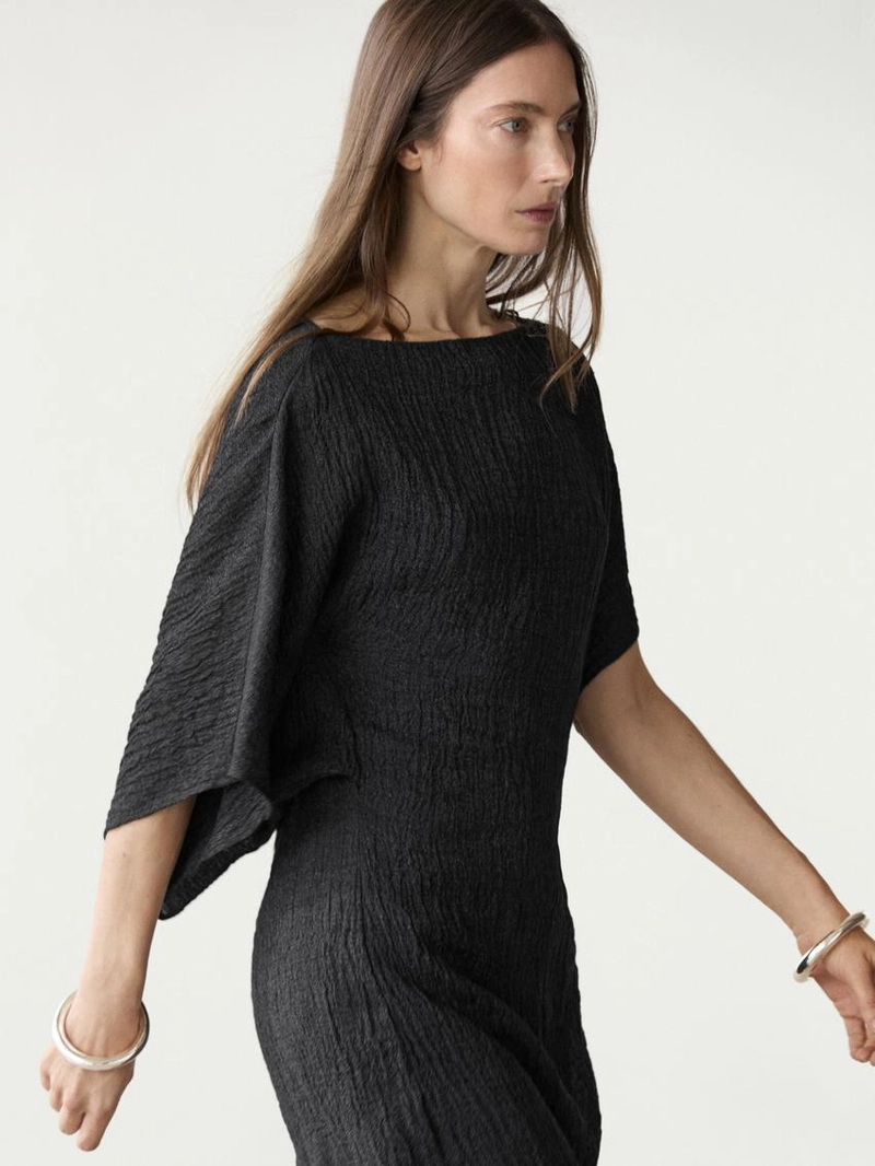 Платье из льна с асимметричным рукавом