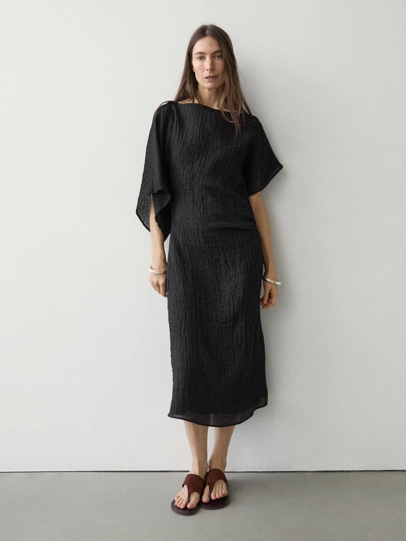 Платье из льна с асимметричным рукавом