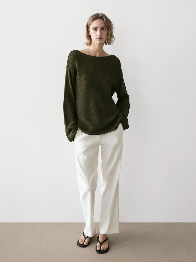 Свитер из хлопкового смесового материала с вырезами