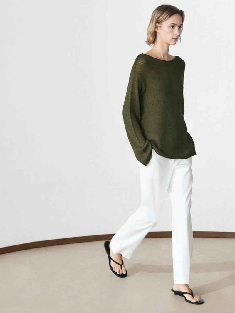 Свитер из хлопкового смесового материала с вырезами