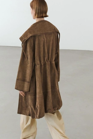 Парка с высоким воротником из замши- Заказать в России