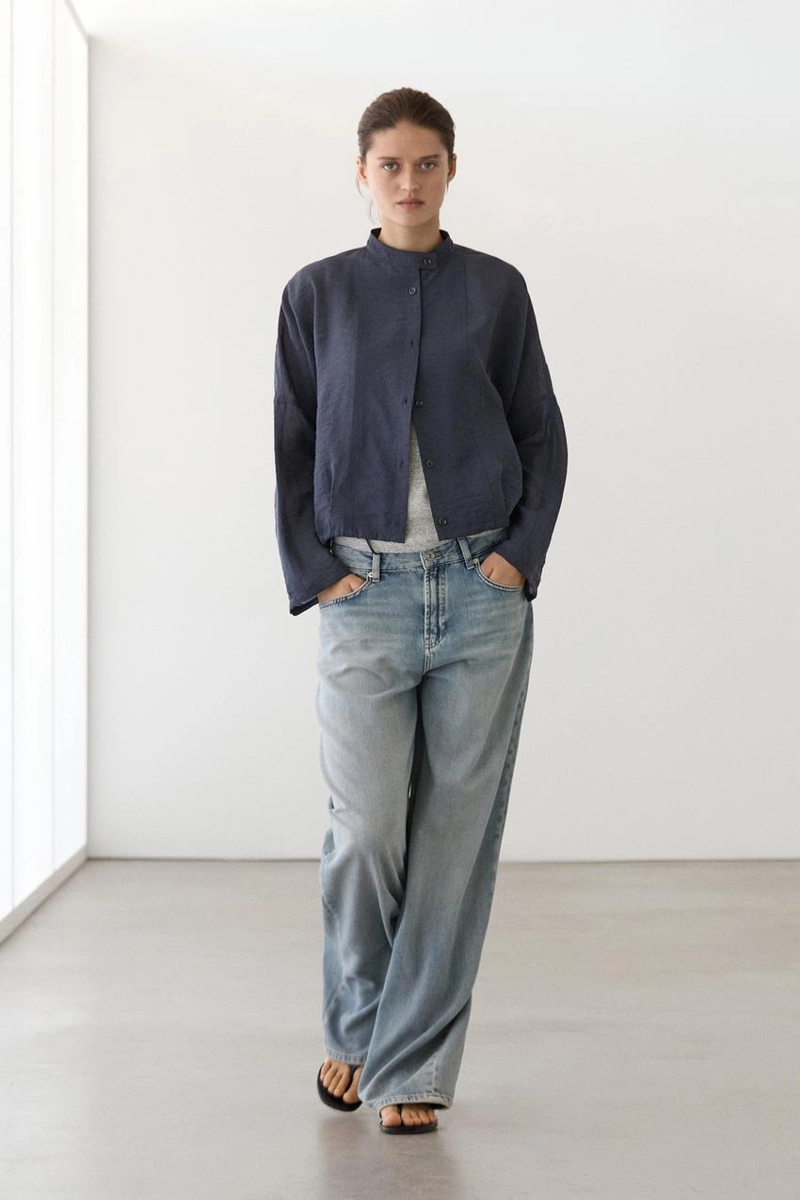 Куртка-бомбер с отложным воротником и деталями на пуговицах