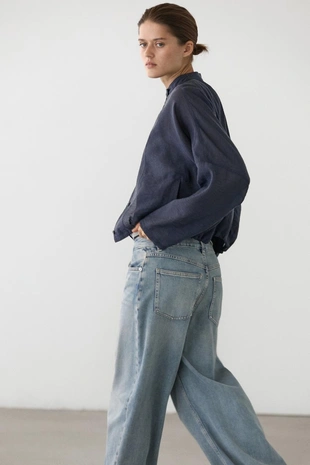 Куртка-бомбер с отложным воротником и деталями на пуговицах- Заказать в России