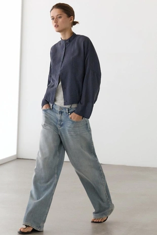 Куртка-бомбер с отложным воротником и деталями на пуговицах- Заказать в России