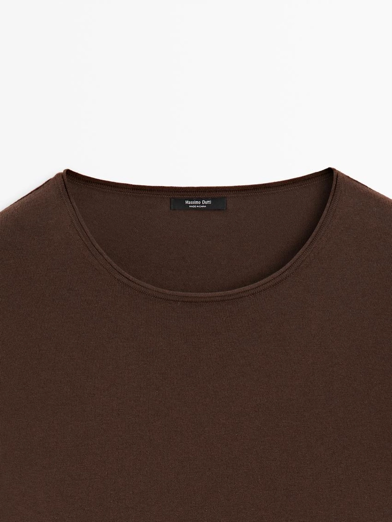 Свитер с контрастными кружевными деталями