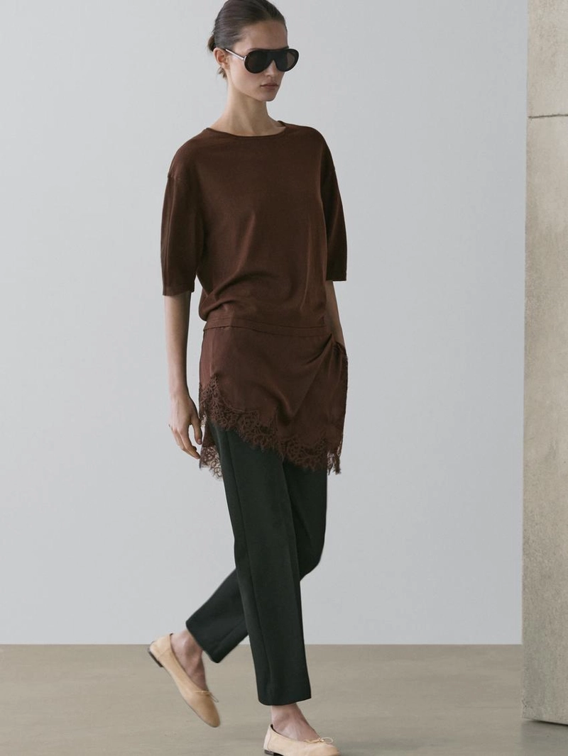 Свитер с контрастными кружевными деталями