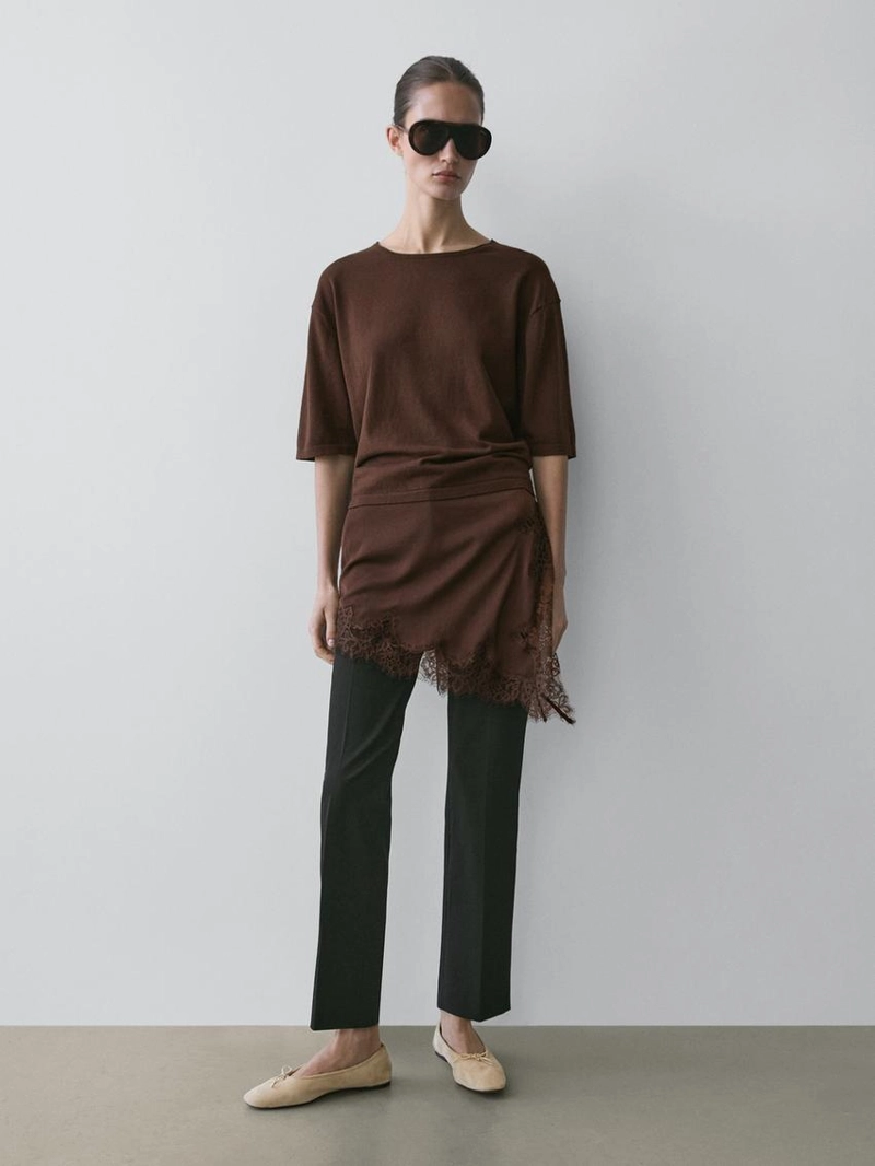 Свитер с контрастными кружевными деталями