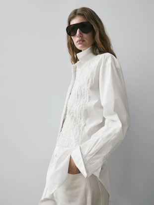 Рубашка с застежкой на пуговицы и аппликацией- Заказать в России