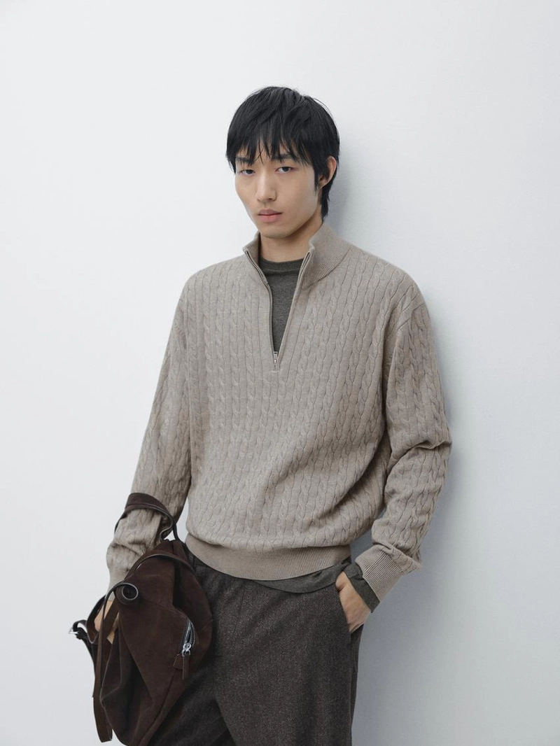 Вязанный свитер с высоким воротником и молнией