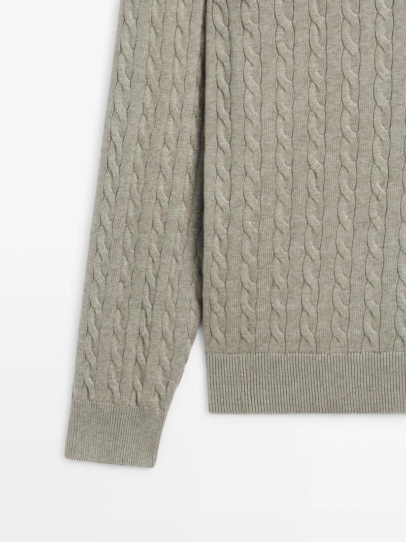 Вязанный свитер с высоким воротником и молнией