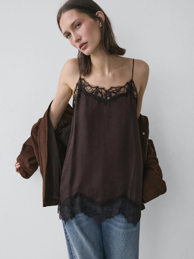 Топ-камисоль с контрастными кружевными деталями