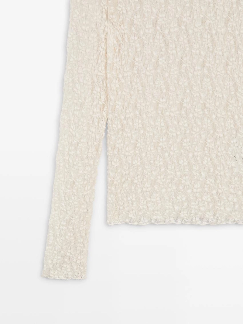 Вязаная кофта с длинными рукавами и кружевом