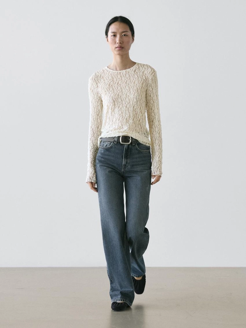 Вязаная кофта с длинными рукавами и кружевом