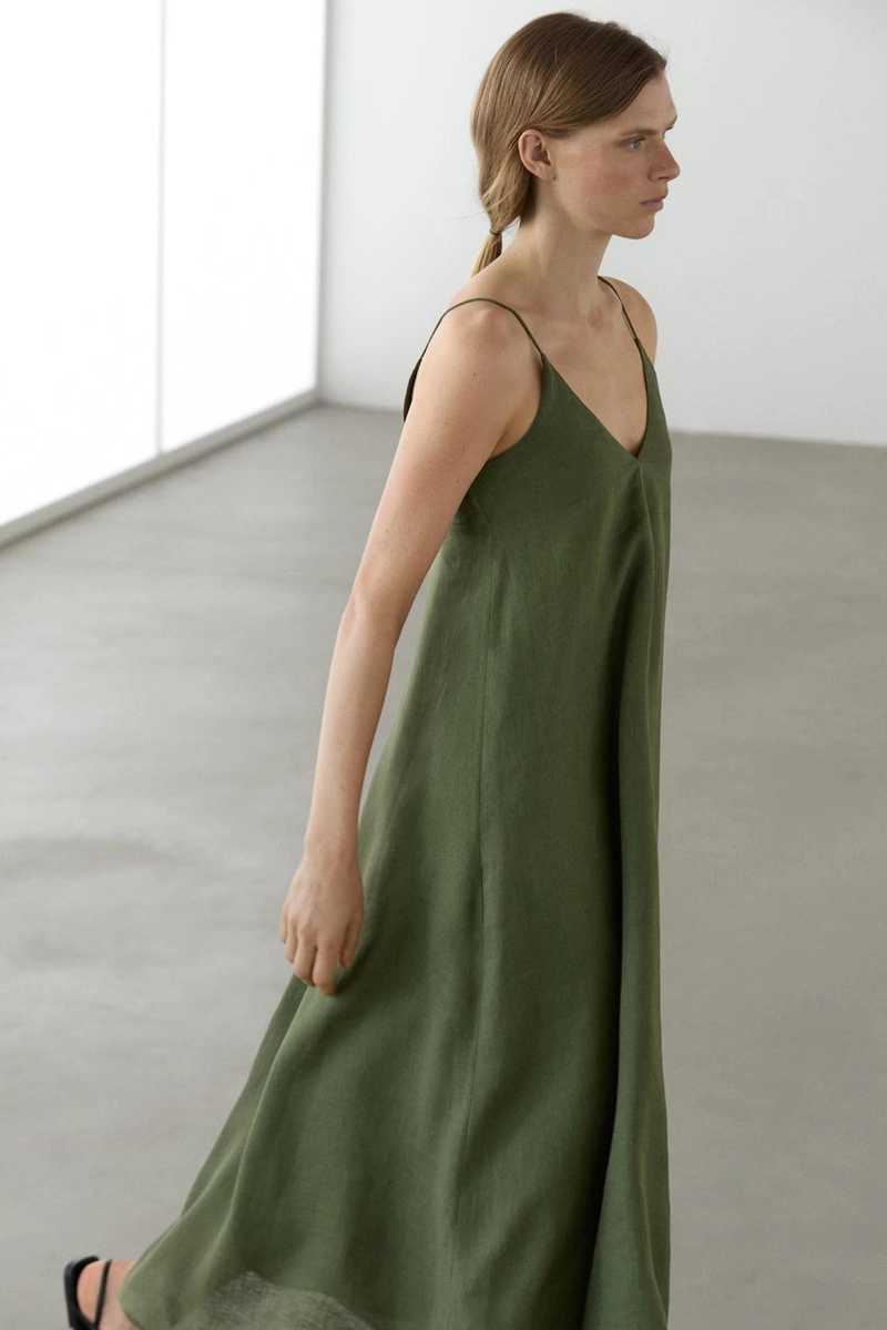 Платье миди с тонкими бретелями