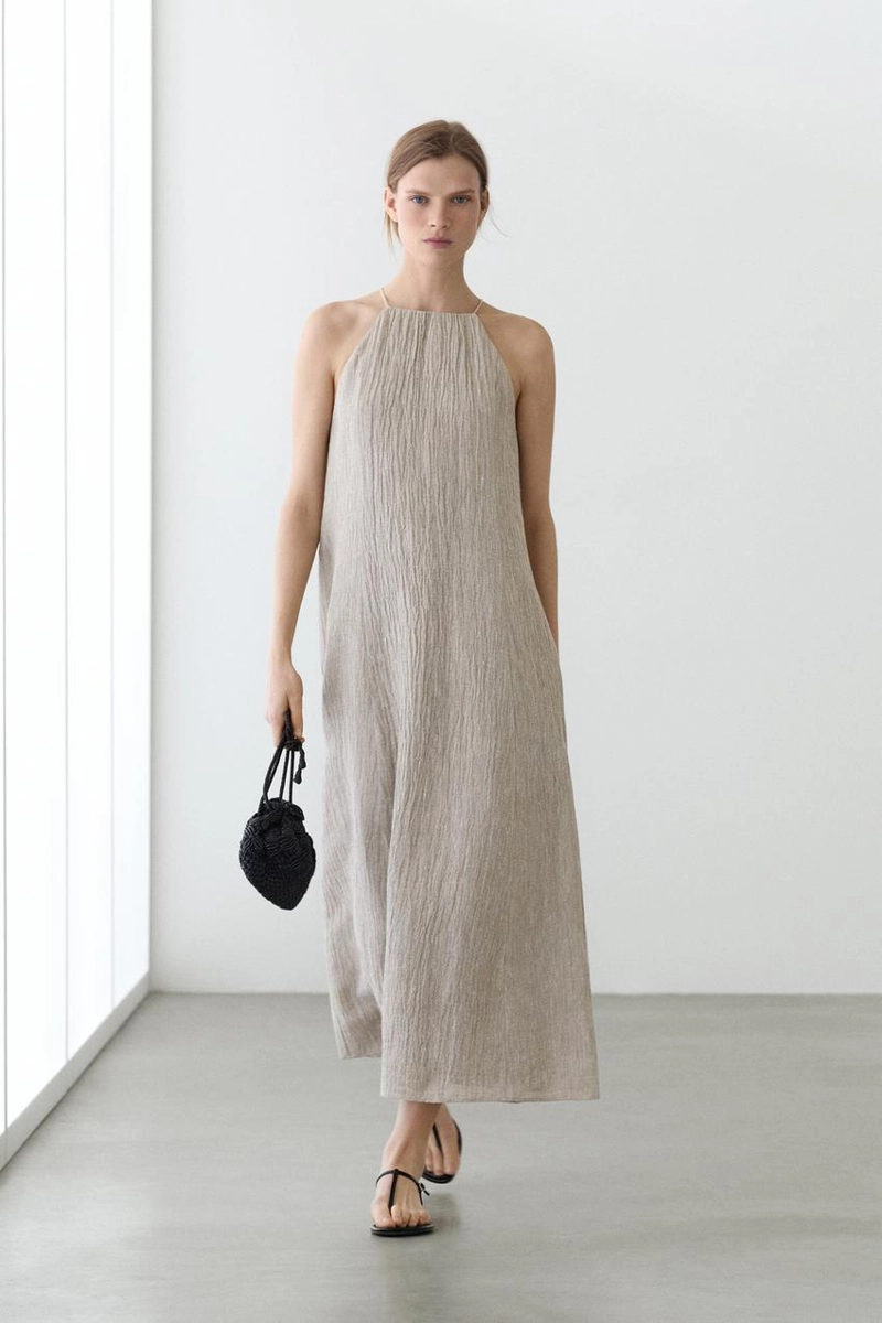 Платье из льняной смеси с завышенным вырезом