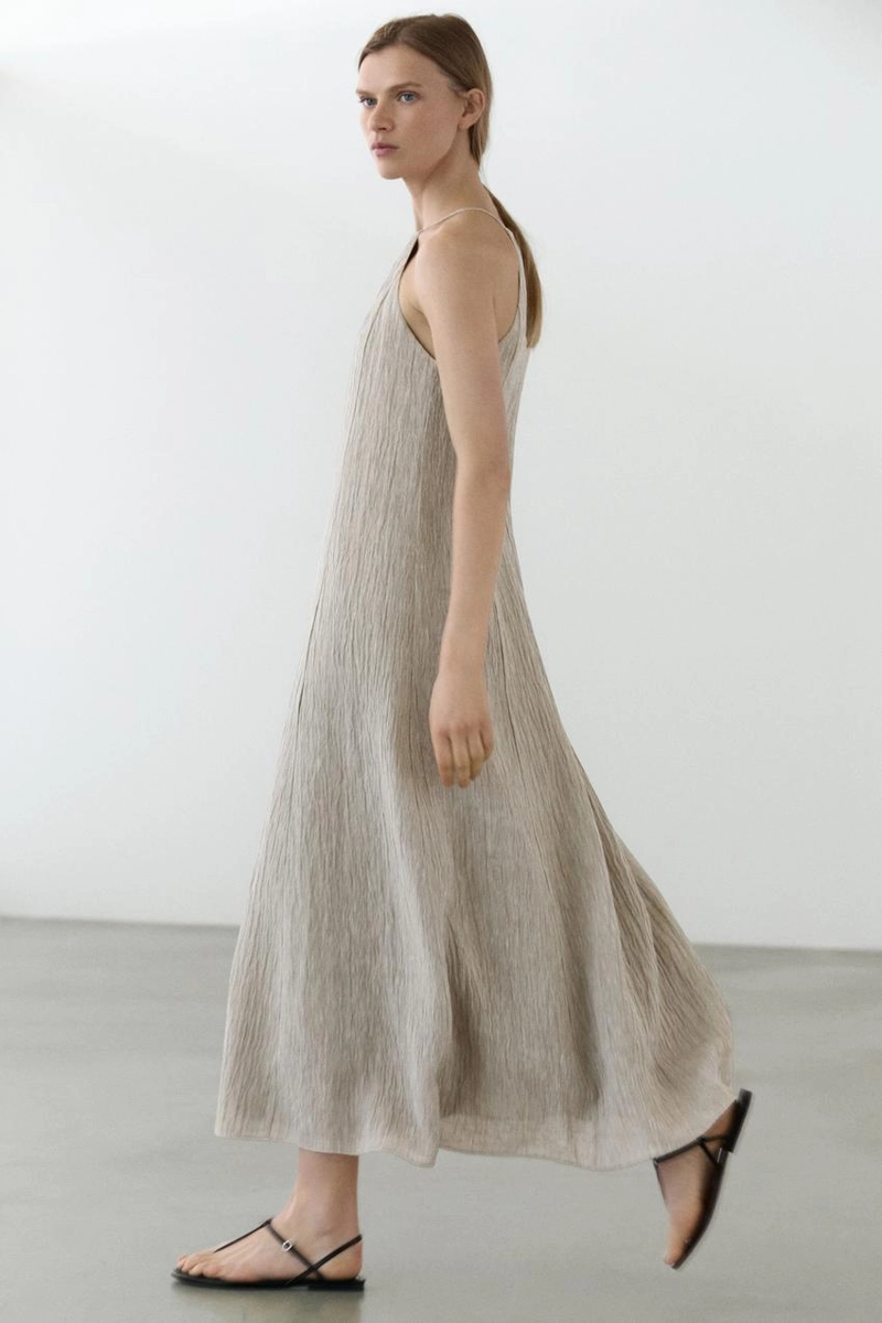 Платье из льняной смеси с завышенным вырезом