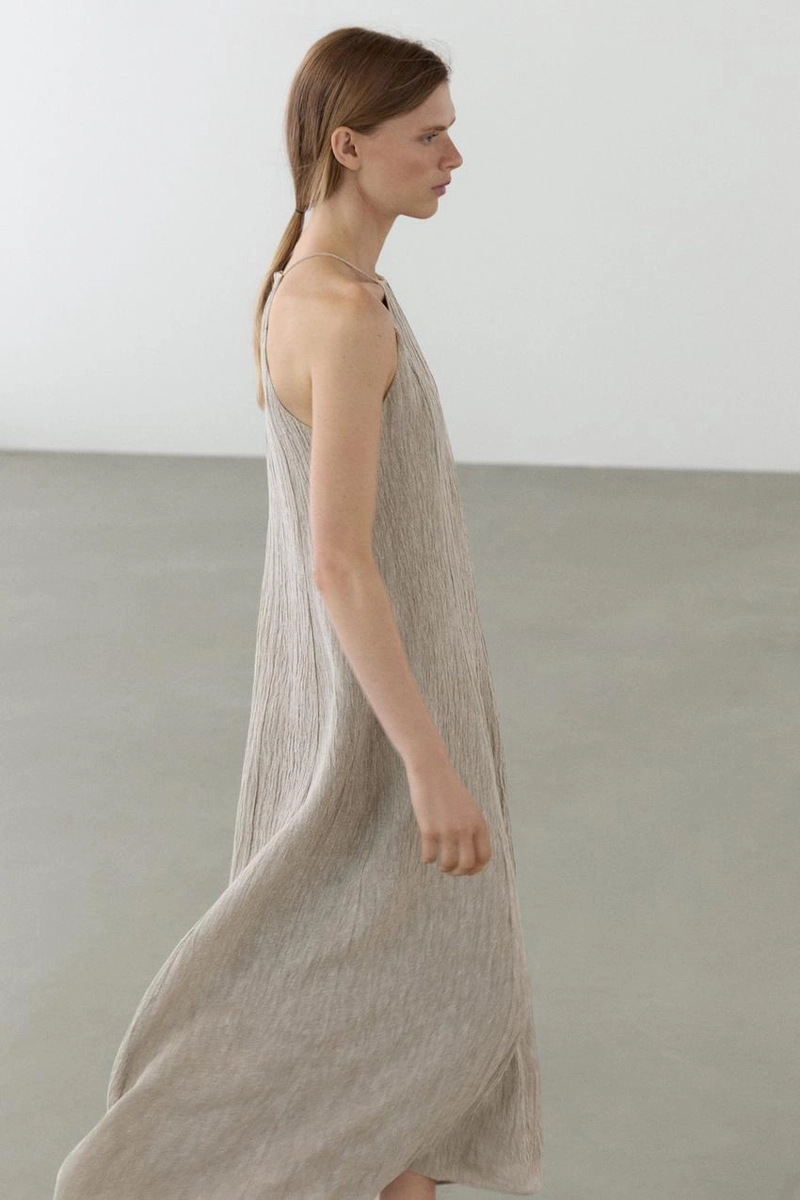 Платье из льняной смеси с завышенным вырезом