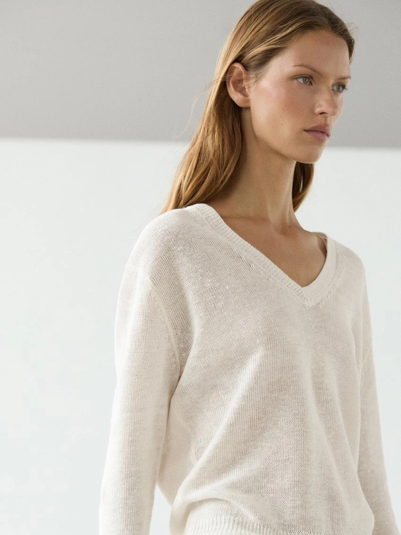 Трикотажный свитер с льняным v-образным вырезом
