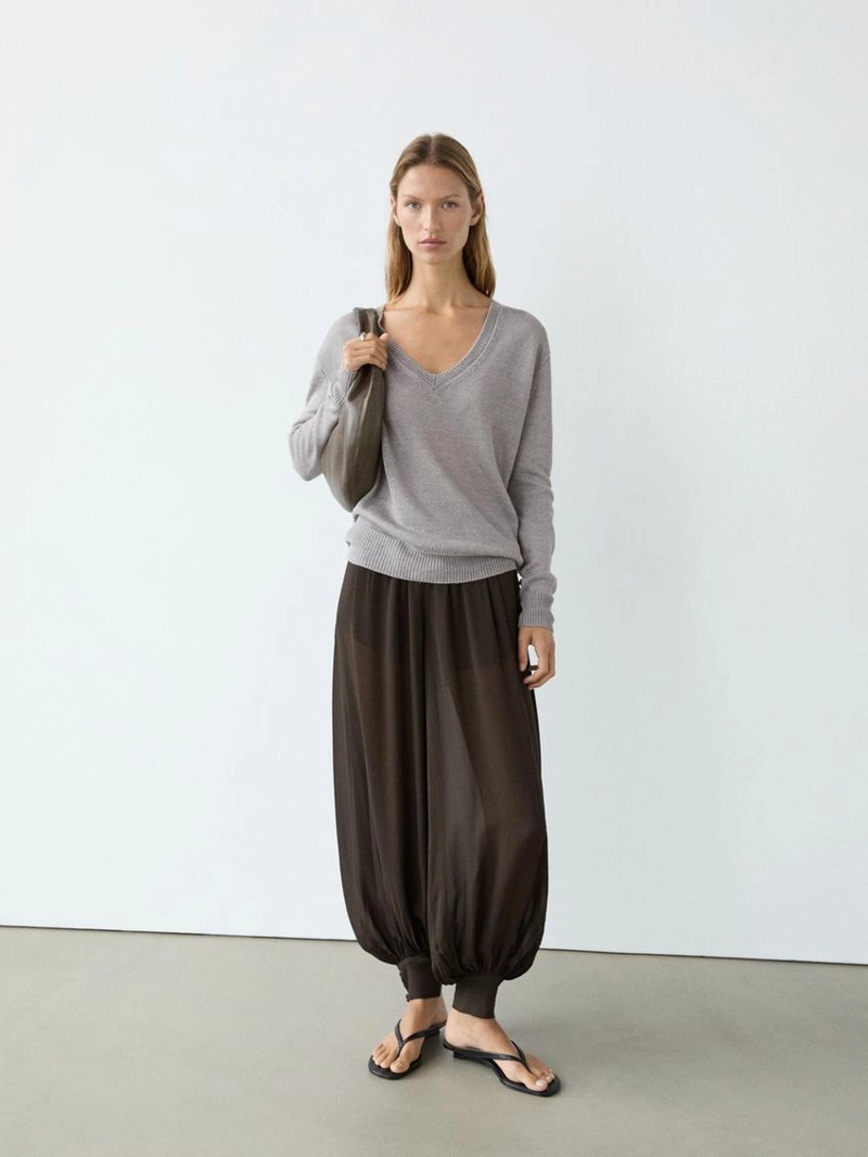 Вязанный свитер с льняным v-образным вырезом