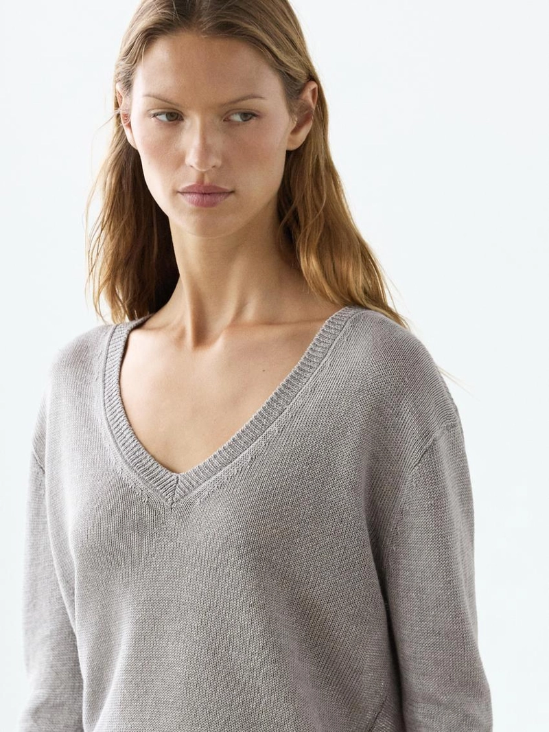 Вязанный свитер с льняным v-образным вырезом